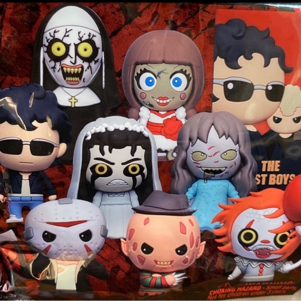 Nun Keychain - Picture 3 of 3